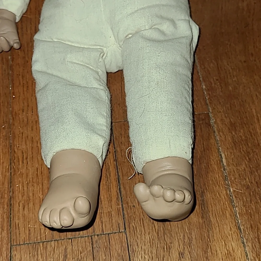 1993 YOLANDA bello‎ Porcelain Baby Doll Vintage Dress